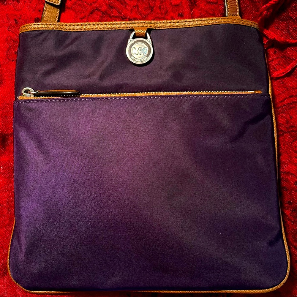 Hostess Pick Michael Kors crossbody purse